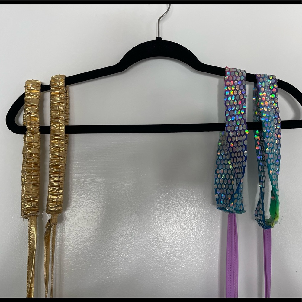 Gold and purple leg wraps